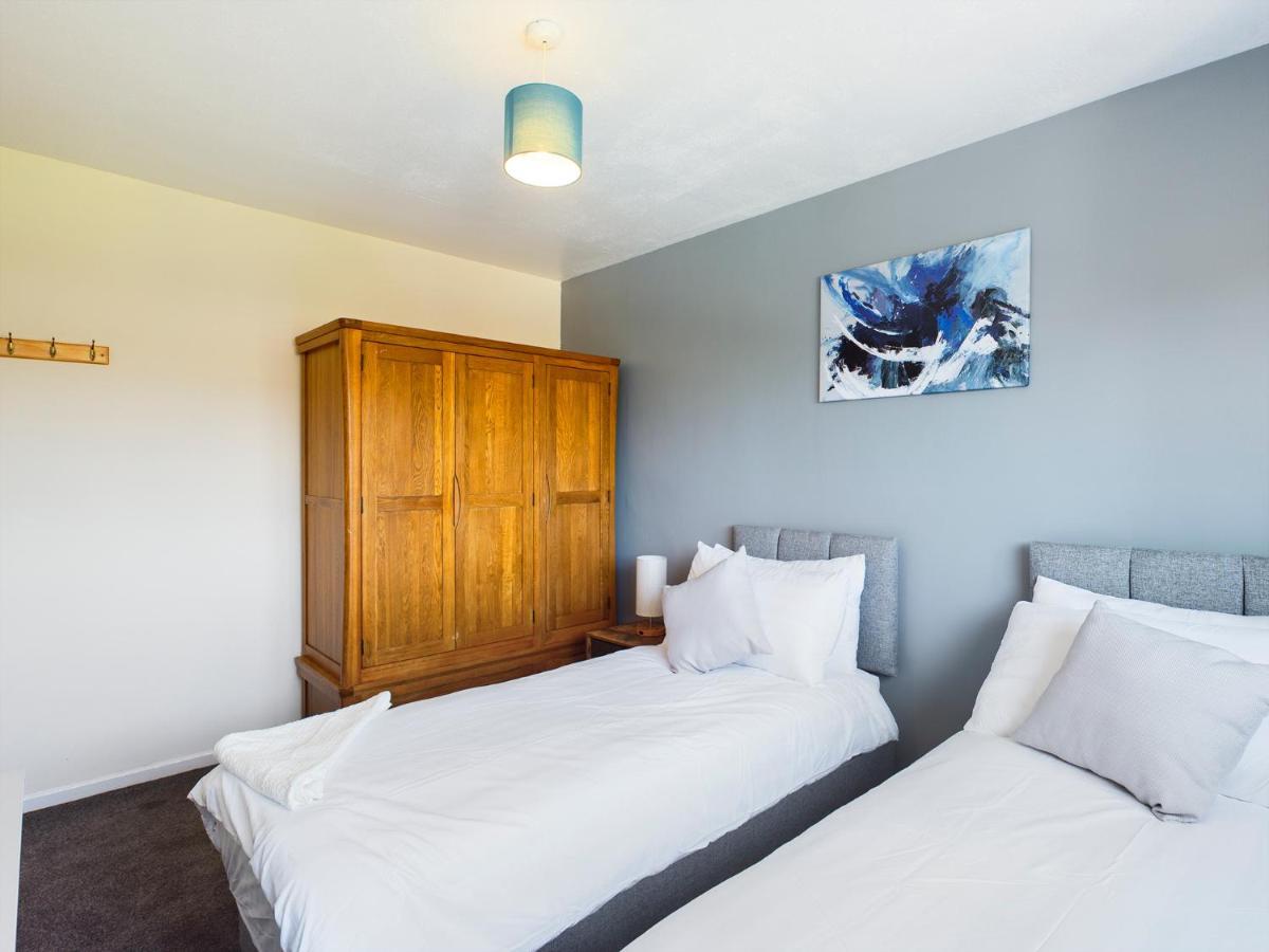 247 Serviced Accommodation In Telford- 3Br House Exterior foto