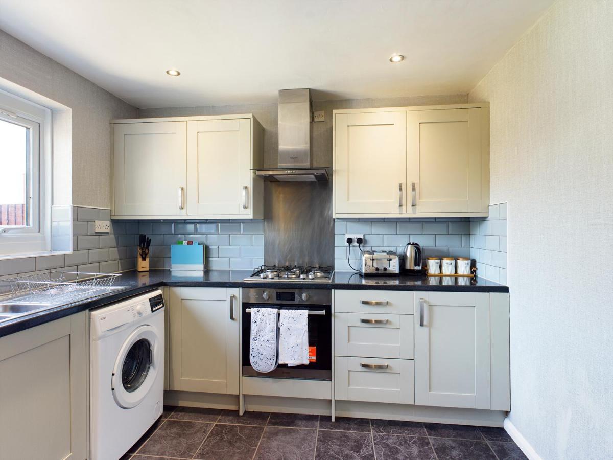 247 Serviced Accommodation In Telford- 3Br House Exterior foto