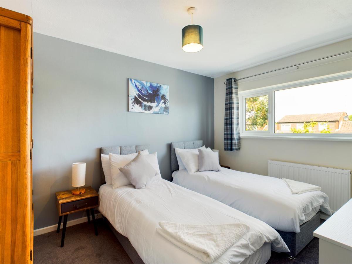 247 Serviced Accommodation In Telford- 3Br House Exterior foto