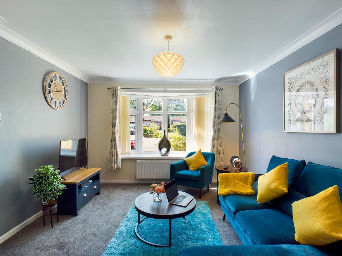 247 Serviced Accommodation In Telford- 3Br House Exterior foto