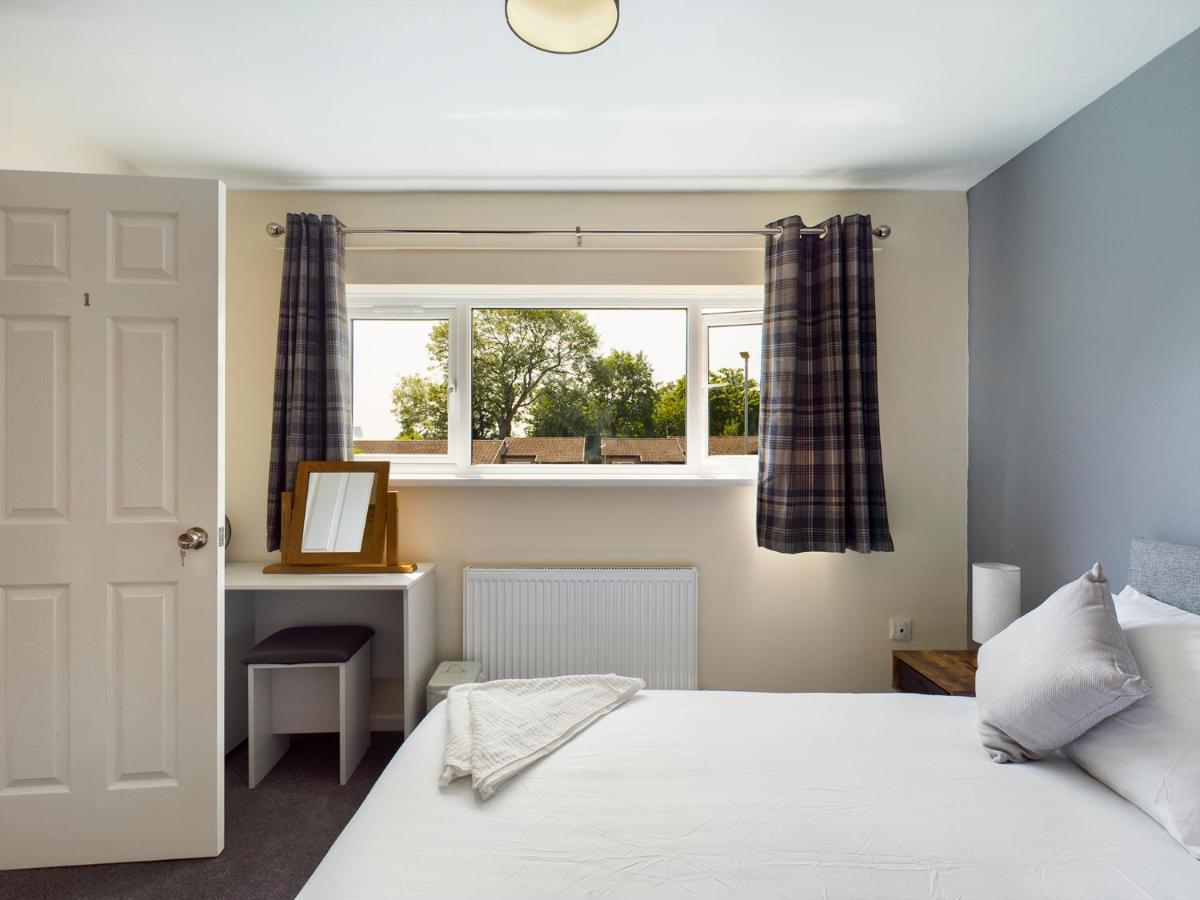 247 Serviced Accommodation In Telford- 3Br House Exterior foto