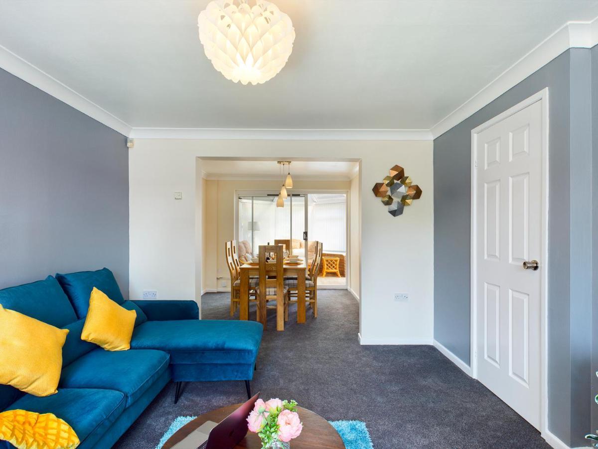 247 Serviced Accommodation In Telford- 3Br House Exterior foto